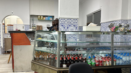 Cafe e supermercado congil em Entroncamento