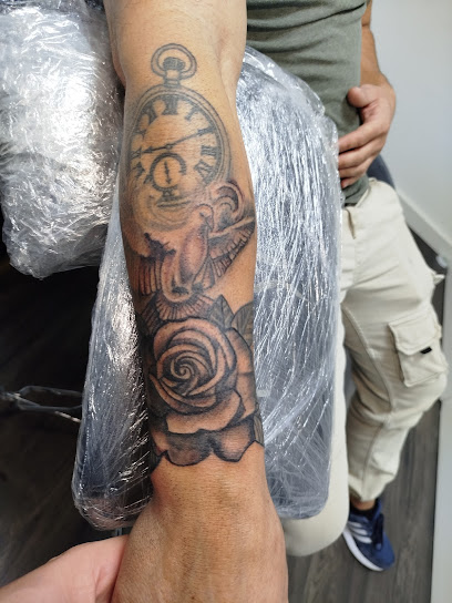 Pula tattoos shop em Corroios