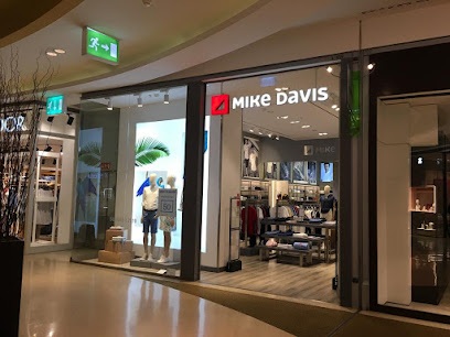 Mike Davis - Arrabida Shopping em Vila Nova de Gaia