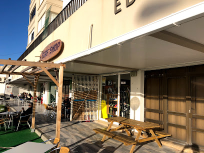 Populo Surf Shop em Ponta Delgada