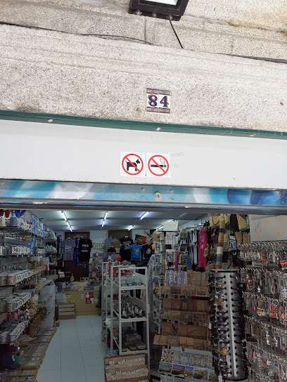 Porto Souvenir and Gift shop em Porto
