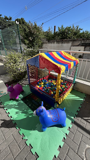 Brinca Muito – Aluguel De Brinquedos – temos pula pulas,piscina de bolinhas e escorregadores – São Gonçalo