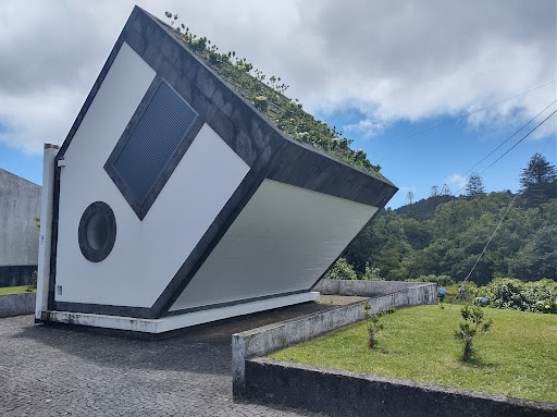 Casa Invertida – Furnas