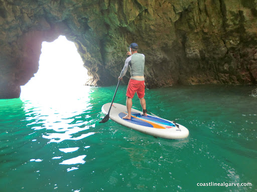 Coastline Algarve SUP & Coasteering em Raposeira