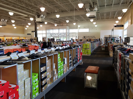 DSW Designer Shoe Warehouse em Lakewood