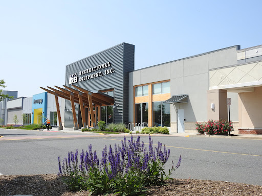REI – Lawrence Township