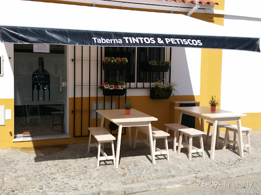 Taberna Tintos e Petiscos em Vaiamonte